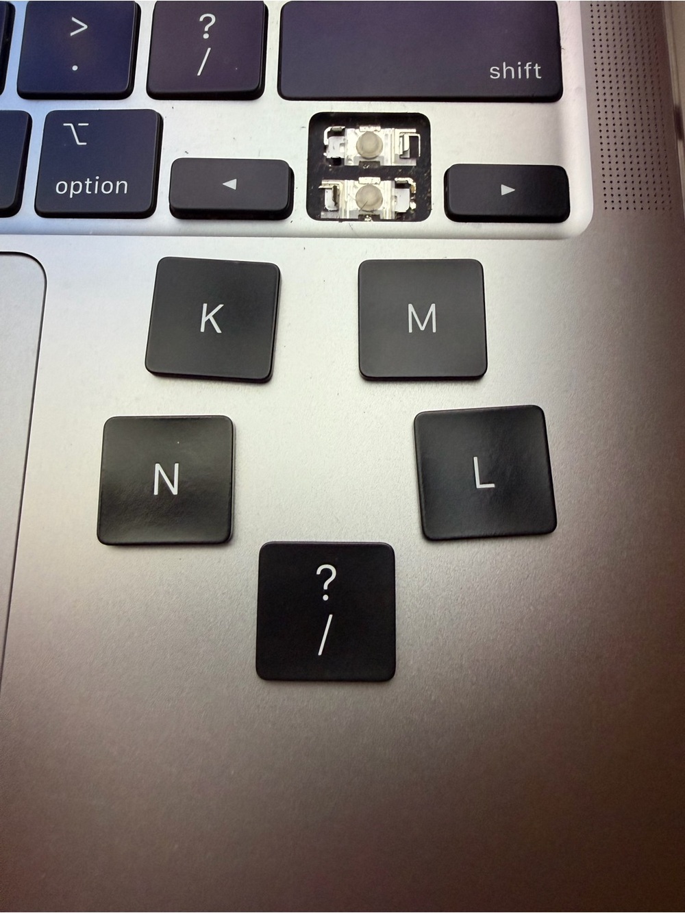 Apple MacBook Replacement Keycaps K M L N ? /